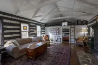 Unique Stay in a 1907 Log Cabin on The Kentucky River