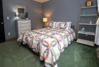 Cozy Vermont Cabin · Mountain Views · Near Okemo Hotels in Chester