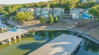 3 BR Lake Front Baypoint Condo, Pool, Boat Slip in Osage Beach, MO, MM 24 1/2