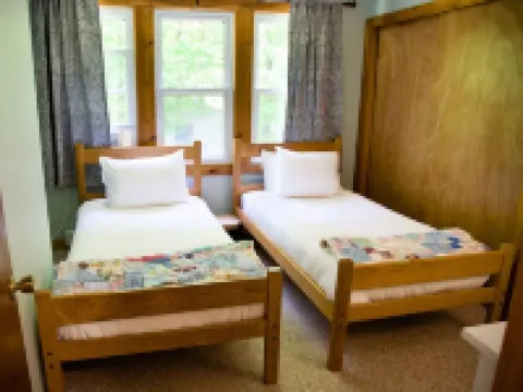 Bubar Barn - screen porch, deck, + parking Hotels in Schroon