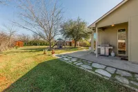 Modern luxury home - on 1/2 acre near Kalahari Hotels near Club Wildflower