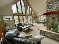Luxurious Cabin Style Lake House walking distance to Lake Cushman Hotels in Mason County