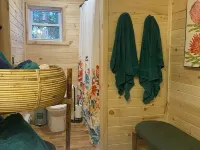 1 Bdr Cabin Duplex Unit on Apple River. Kayaks, Sups & Sauna. Pet Friendly! Hotels in Polk County