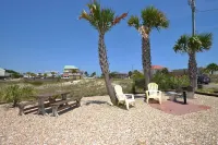 TROUT Steps to beach. Lovely two bedroom with screened porch and pool.