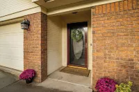 Cozy Cove-Cute 3BR in Town