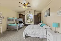 Hot Tub Game Room. Sleeps 17. You Tube TV. 20 minutes to Zions Natl Park