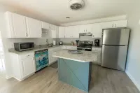 NEW - Waveland's Beach Bliss - 3 minutes from the beach and DT Bay St. Louis