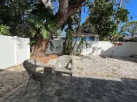 FABULOUS chic Indian Beach / Sapphire Shores house! Hotels near The John and Mable Ringling Museum of Art