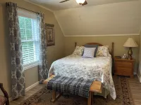 A Restful Creekside Getaway Hotels in Smithbridge