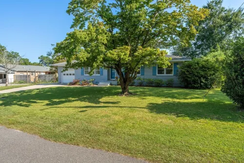 Luxurious & Comfy Haven: Prime Location ~ Pool ~ Hot Tub ~ Fire Pit ~ Gym ~ Pkg!