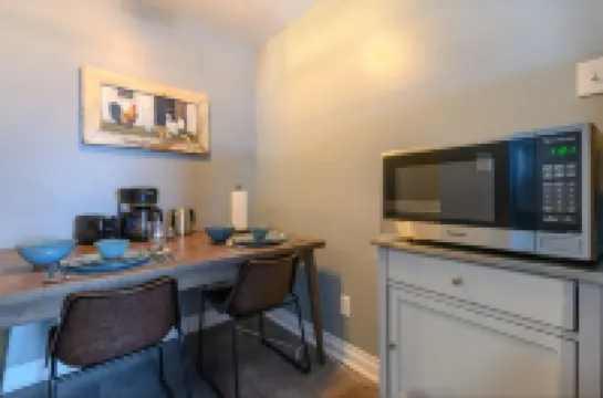 High Ceiling, Cozy 1BR in the Central of Pasadena, Walk to Markets and Resturant
