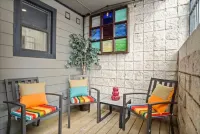 Luxurious Downtown OKC Studio! Hotels in 