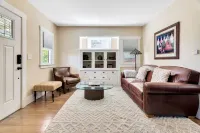 UNDER THE OAKS-Hot Tub & Walk Downtown