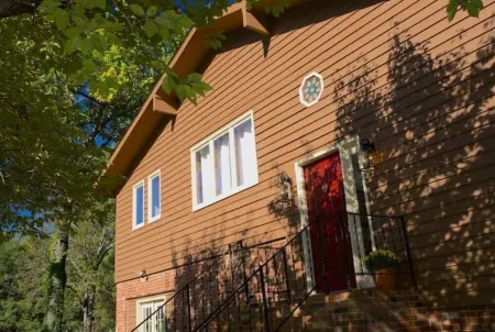 Spacious Retreat with Outdoor Firepit & Large Deck Отели в г. Робертсон