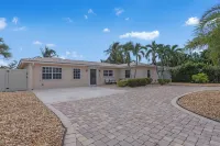 Luxury Water Front, Heated Pool & Jacuzzi, 5br