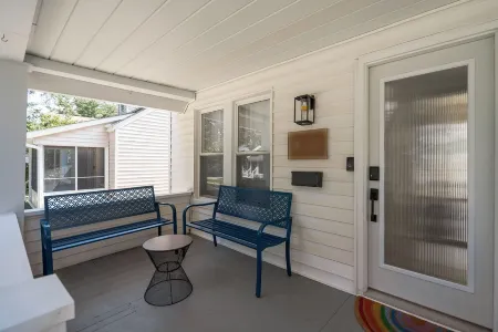 3 BLK walk to funky DT Ferndale • 20 min drive to DT Detroit • Hip Historic Home