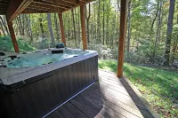 Gorgeous Starry Knight Lodge next to the Hocking Hills State Forest; Sleeps 12
