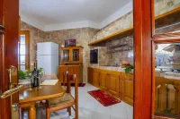 VILLA LA NATURA x6 WITH GARDEN AND FREE PRIVATE PARKING