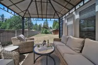Burney Falls Bungalow - Comfy Atmosphere - Great Location!