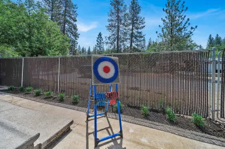 Burney Falls Bungalow - Comfy Atmosphere - Great Location!