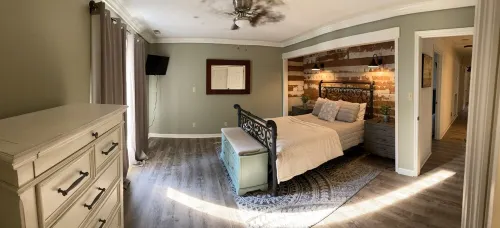 WATERFRONT – Experience Lake Life and Nature with City Convenience!