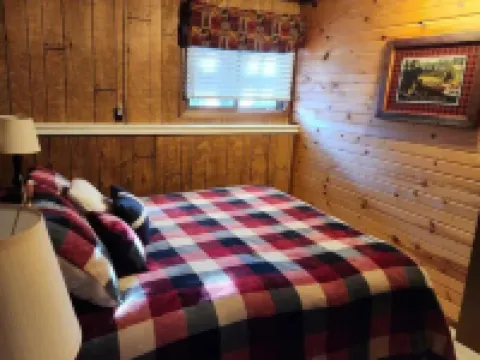 Cozy 3Br Ski-Chalet Style Retreat w/ Sauna + Fireplace— Outdoor Adventure Base