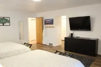 Indoor Pool , Hot Tub, Game Room & Gym - Homestays