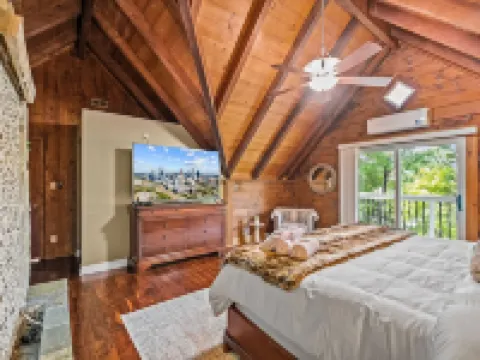 Lakefront Retreat - Sleeps 18 - Kayaks + Hot Tub Hotels in Steele Creek