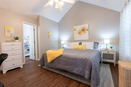 Entire 3BR/2BA w/King Bed centre of peachtree city