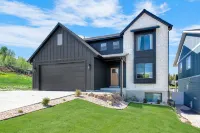 Family-friendly Retreat w/ Hot Tub, Games & Views!