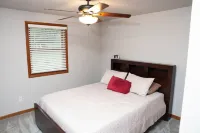 2 Bedroom, 1 Bathroom Convenient Green Bay Getaway