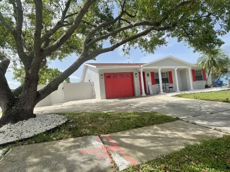 Paradise Palms Beach house with HEATED POOL🏖🌅🐬