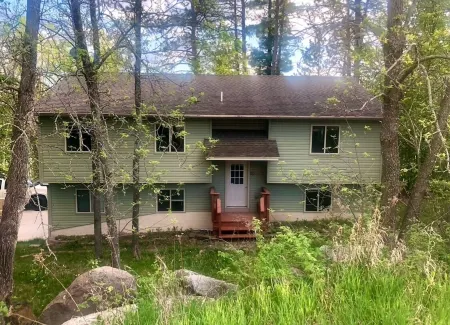 Luxury Pet-Friendly Home Near Hiking Trails and Lake Vermilion Отели в г. Тауэр