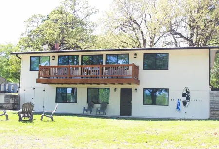 Waterfront family vacation home at Eufala. Sleeps 14. Newly remodeled. Amazing.