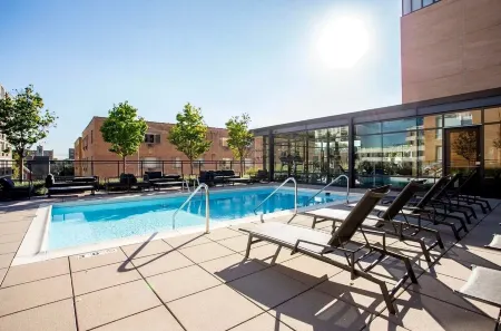 "Melody of Evanston" 3BD, 2BA UrbanLux Condo Отели рядом с достопримечательностью «Searle Center for Advancing Learning and Teaching»
