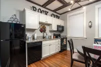 Charming New Orleans-Style Apartment with Gated Courtyard!