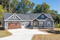 New waterfront house on Lake Norman/private dock - 부티크