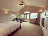 Gorgeous Cozy Spacious Bayfront home with Stunning Views and Beach Access