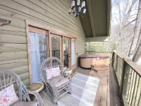 YOUR LOVE STORY BEGINS HERE! SECLUDED! ROMANTIC TRUE LOG CABIN! NOT PET FRIENDLY