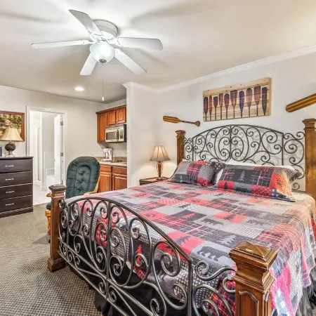 Sleeping Bear Condo - Downtown Helen, GA