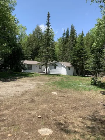 Private, Cozy Cottage in the woods 哈密爾頓縣酒店