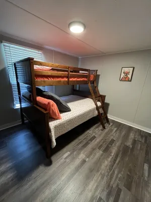 5 Minutes from Humphrey Boat Ramp,Guest Access to Pool and Tennis Courts