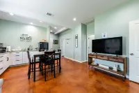 Hutto Casita 5 min from Kalahari Resorts & Dell Diamond!