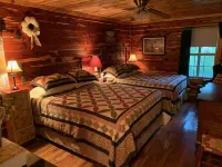 Delightful Log House on the Little Red River with Hot Tub!