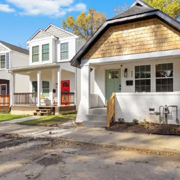 Uptown Haven: Stylish Stay Near Downtown with Bikes and Firepit near Downtown