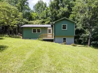 Cozy 3-Bedroom Cottage, Near the Lake Hotels in Dickson County
