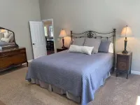 🍾UPSTAIRS ON VINE - 2 blocks from the center of town!!🍷 - balcony