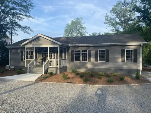 LakeHouse w/ Great Views-Newly Renovated-private boat house/dock & fire pit