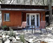 Coach House Cottage in heart of wine region with vineyard views Hotels near Vines on the Marycrest