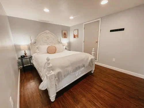 Stylish 1BR in Amish Country: Tourist Area Hotels in Hardy Township